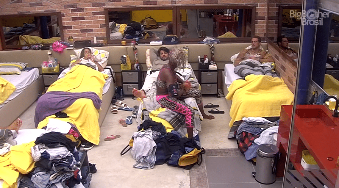 16.fev.2016 - Adélia comenta que quase perdeu a voz por conta de um câncer nas cordas vocais: "O risco era muito grande" - Reprodução/TV Globo