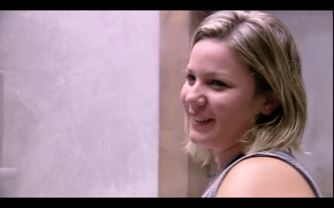 28.fev.2016 - Maria Claudia planeja um futuro com Matheus fora do "BBB16" - Reprodução/TV Globo