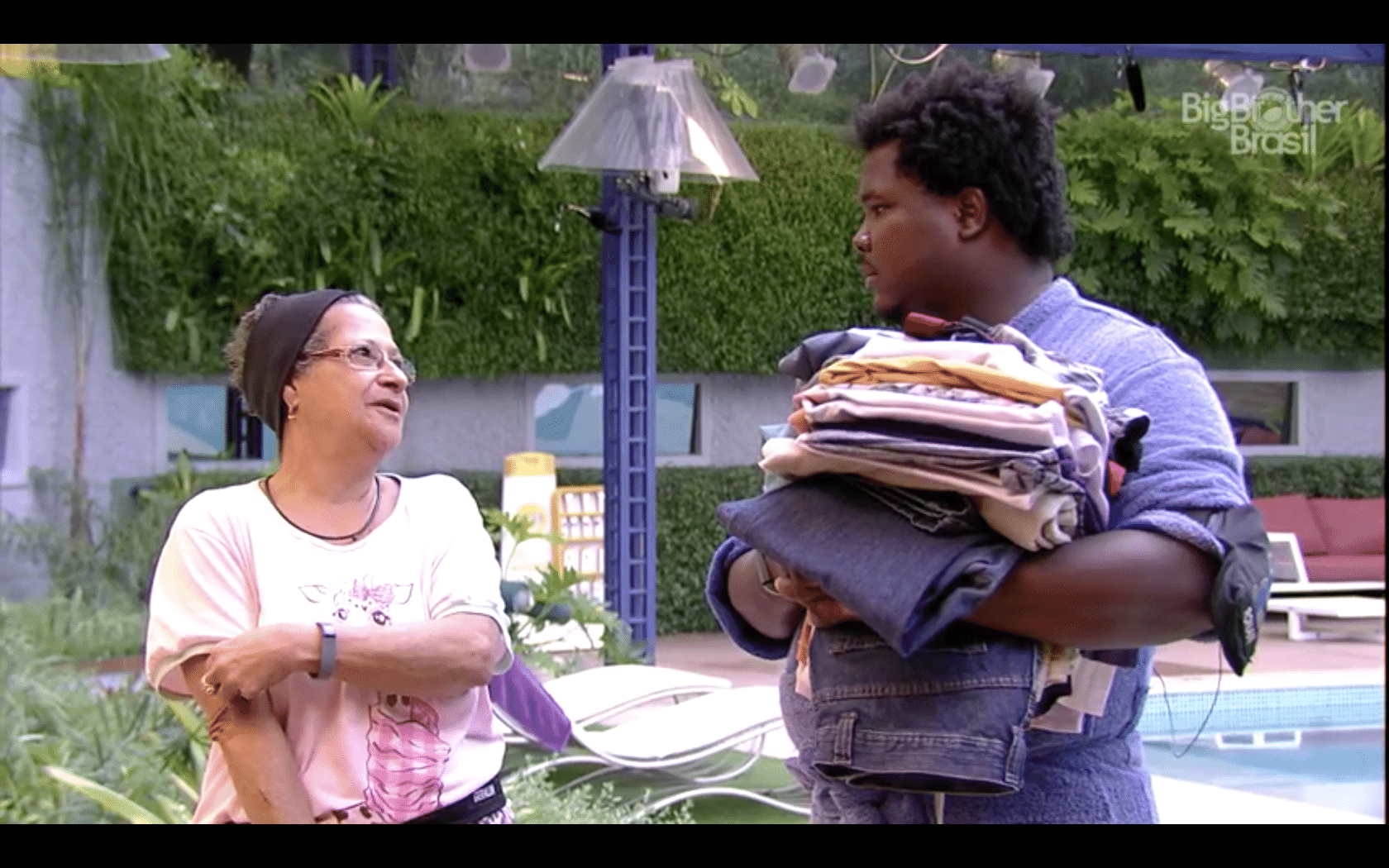 15.mar.2016 - Geralda diz que está com saudades dos familiares e Ronan lamenta: "Pena que você não poderá vê-los hoje" - Reprodução/TV Globo