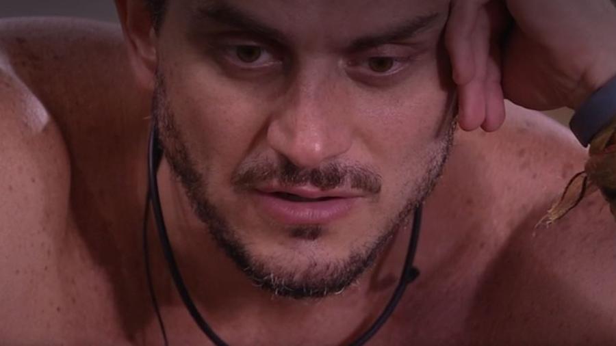 Marcos e Emilly conversam sobre brigas - Reprodução/TV Globo
