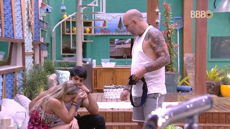 Caruso conversa com Jéssica após assustar a sister - Reprodução/GlobosatPlay - Reprodução/GlobosatPlay
