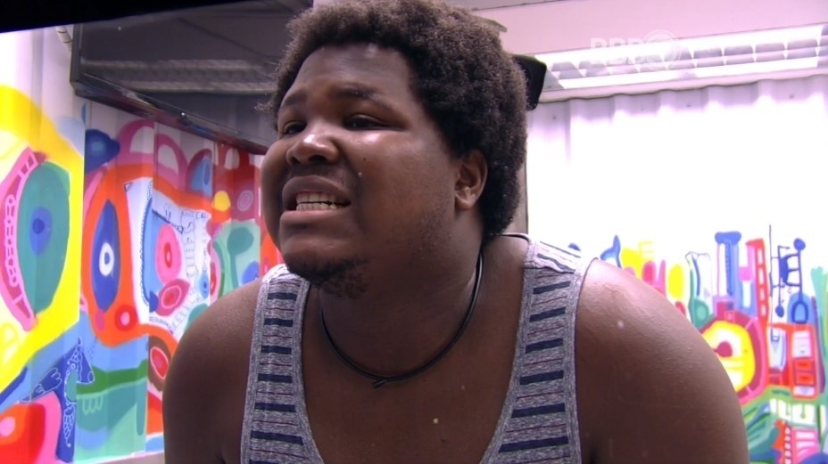 18.mar.2016 - Ronan pensa em colocar faceta de porcelana, mas lembra de Ana Paula: Vai me zoar" - Reprodução/TV Globo