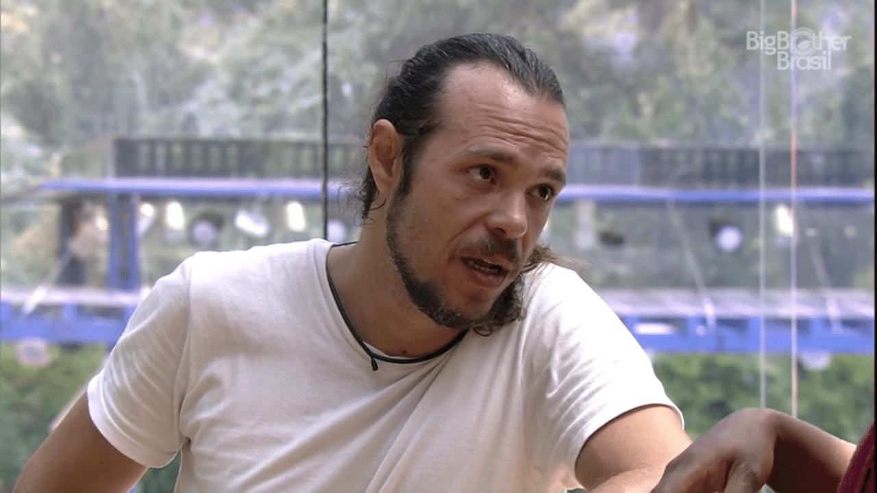 24.fev.2016 - Tamiel diz que não é hora de mandar Ronan e Ana Paula para o paredão no "BBB16" - Reprodução/TV Globo