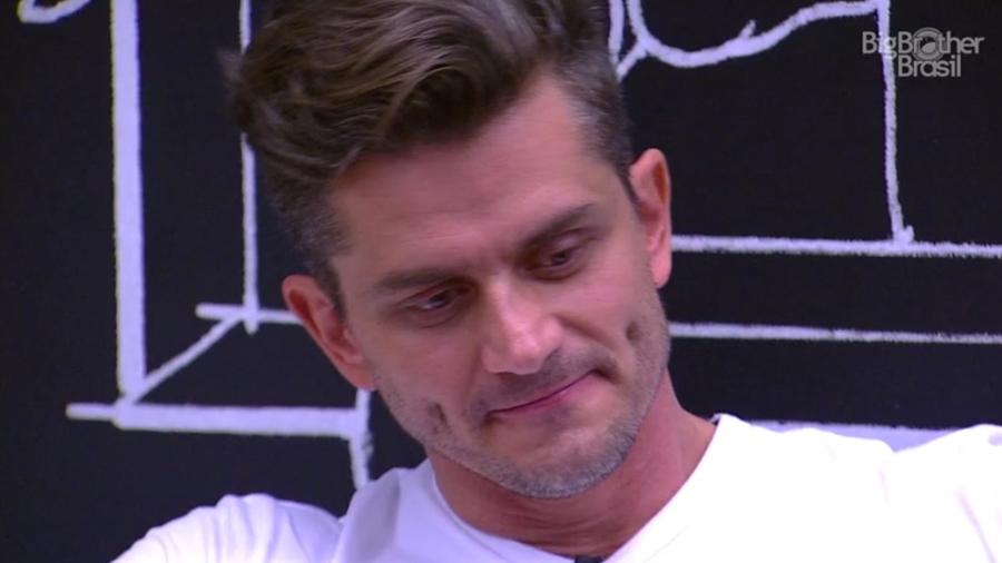 Marcos: cantando vitória antes do tempo - Reprodução/TV Globo