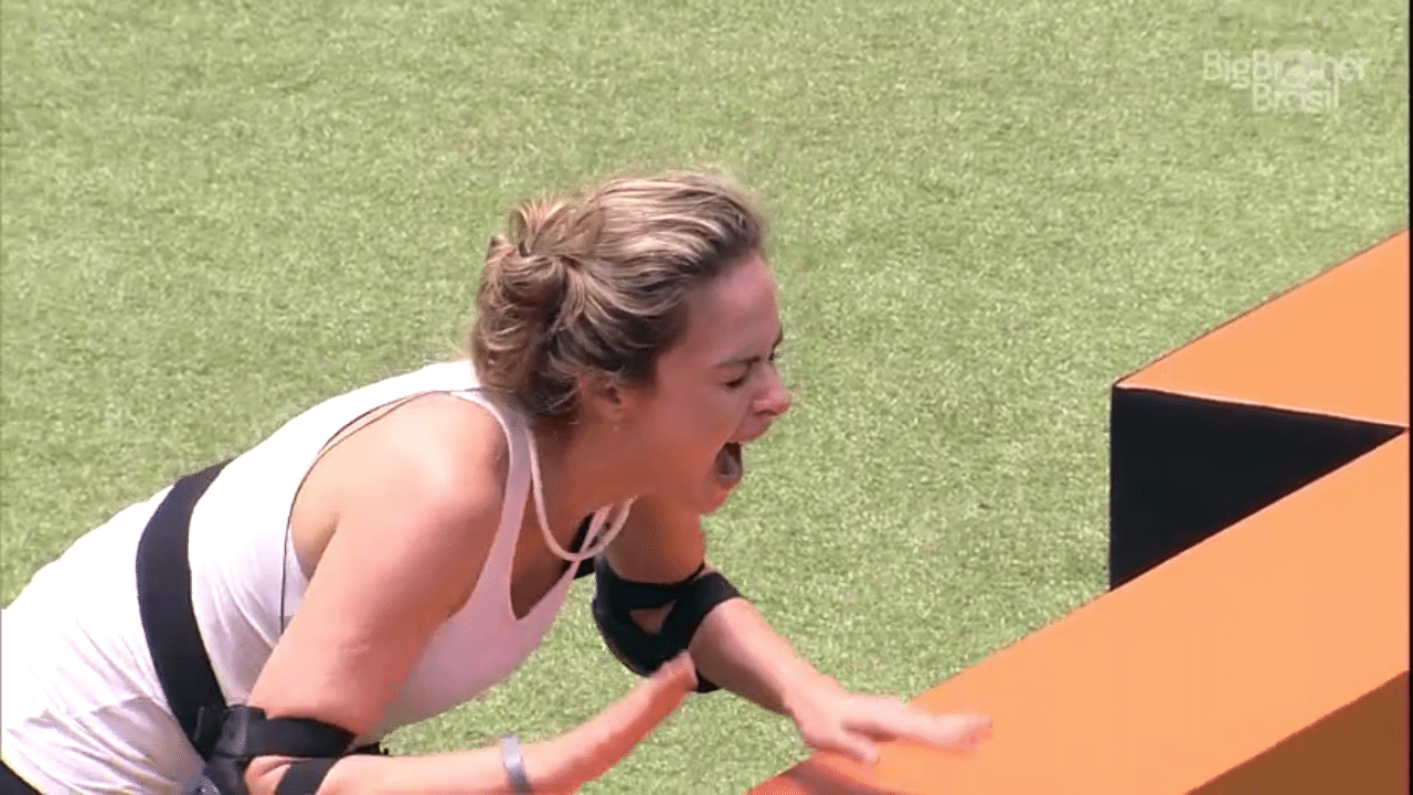 20.fev.2016 - Ana Paula vence prova do anjo - Reprodução/TV Globo