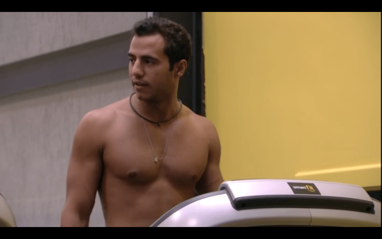 13.mar.2016 - Matheus pede para Munik não colocar ele e Maria Claudia juntos no paredão do "BBB16" - Reprodução/TV Globo