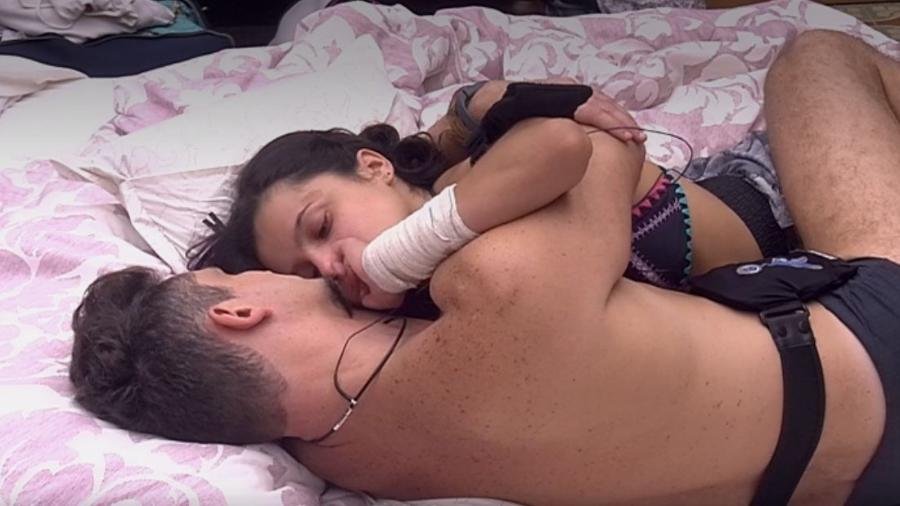 Emilly chora com Marcos - Reprodução/TV Globo