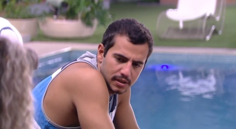 5.mar.2016 - No "BBB16", Matheus fala sobre relacionamento com Maria Claudia: "Ela não libera nada" - Reprodução/TV Globo