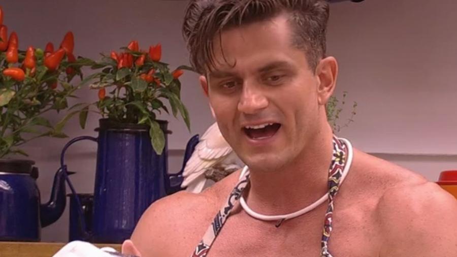 Marcos não quer ser visto como puxa saco - Reprodução/TV Globo
