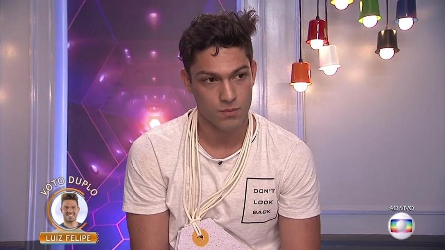 Luiz Felipe é avisado por Tiago Leifert que seu voto terá peso duplo no próximo paredão - Reprodução/TV Globo
