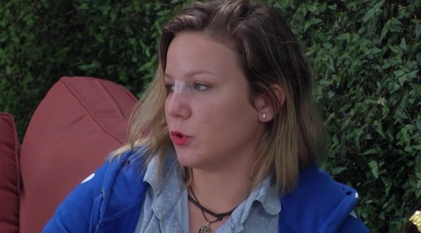 12.mar.2016 - Maria Claudia conta para Renan que rompeu com Matheus - Reprodução/TV Globo