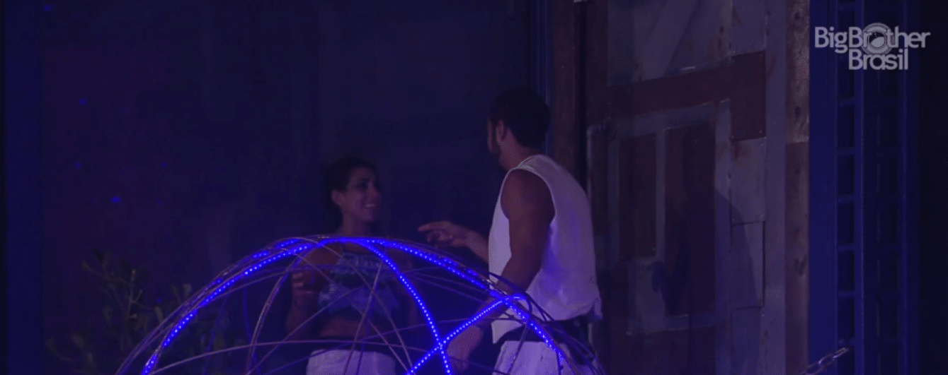 20.fev.2016 - Juliana conversa com Matheus sobre o relacionamento dele com Cacau: "Não me agrada" - Reprodução/TV Globo