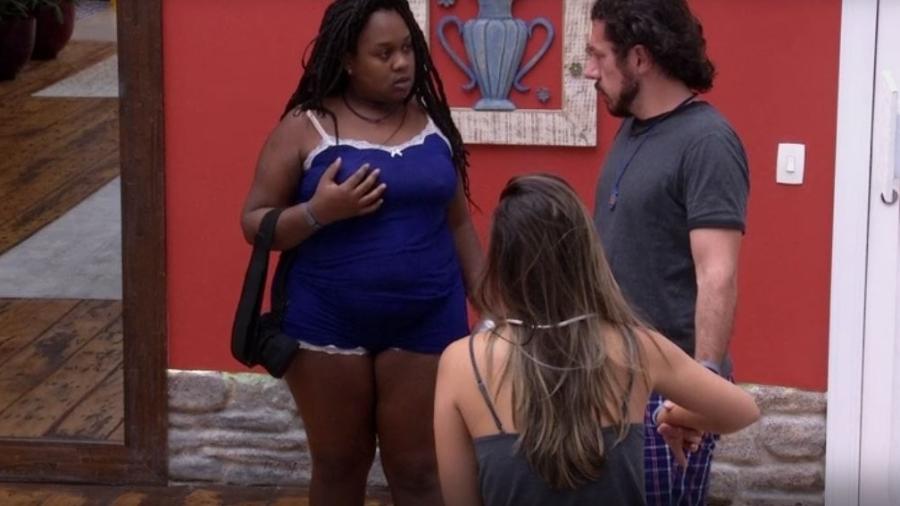 Rômulo conta para Roberta e Vivian quem é verdadeiro líder - Reprodução/TVGlobo