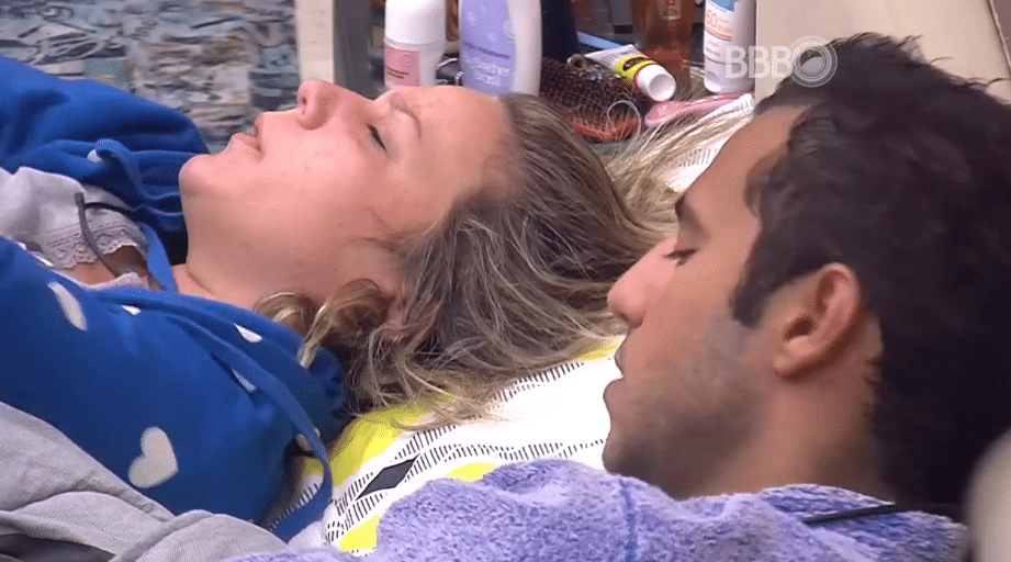 4.fev.2016 - No "BBB16" Maria Claudia fala com Matheus sobre seu pai - Reprodução/TV Globo
