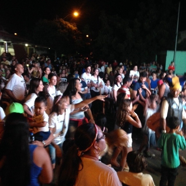 5.abr.2016 - Familiares e amigos de Munik se reuniram em bar de Goiânia (GO) para acompanhar a final do "BBB16" - Matheus Monteiro /Colaboração para o UOL