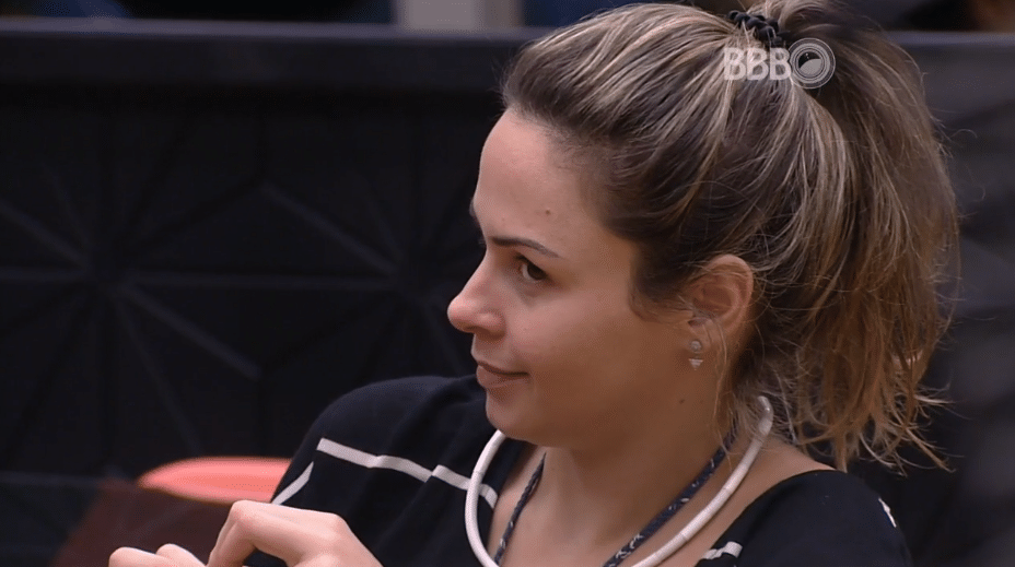 26.fev.2016 - Ana Paula conta que sua mãe foi amante de seu pai - Reprodução/TV Globo