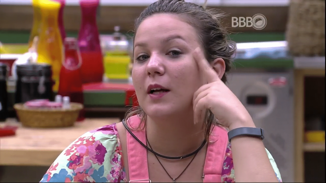 3.abr.2016 - Maria Claudia acredita que o apresentador Pedro Bial não goste dela - Reprodução/TV Globo