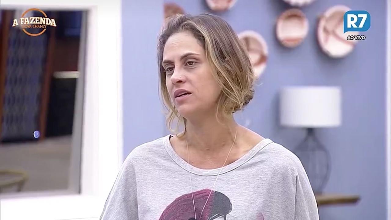 Aritana diz não gostar do restaurante Paris 6 - Reprodução/R7