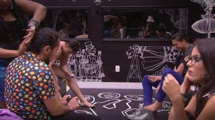 Emilly não quer ver Marcos de cueca - Reprodução/TV Globo