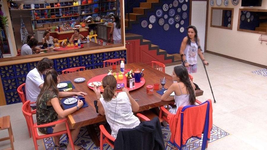 Brothers confraternizam em café da manhã em dia pós-eliminação - Reprodução/TVGlobo