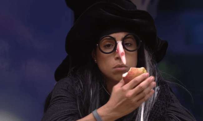 21.fev.2016 - Juliana diz que pretende conversar e sair com Ana Paula fora do reality: "No fundo ela é gente boa. Deve ser uma má criação que a deixou assim" - Reprodução/TV Globo