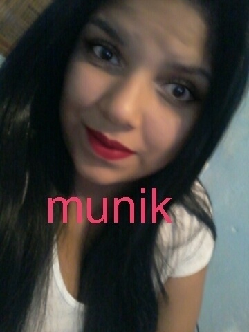 Paola Vargas Faria, de Porto Alegre (RS), quer que Munik vença o jogo - Arquivo pessoal