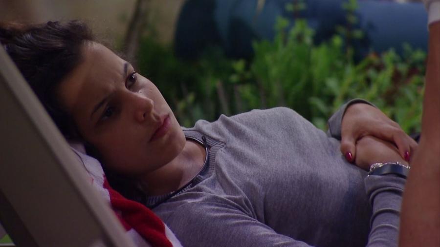 Emilly pede que Marcos se posicione em relação a ela no "BBB17" - Reprodução/TV Globo
