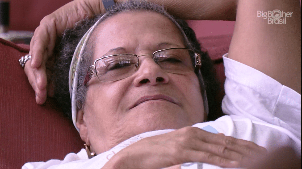 23.mar.2016 - Geralda supõe que Ana Paula ficou com o temperamento forte após a morte de sua mãe há 18 anos - Reprodução/TV Globo