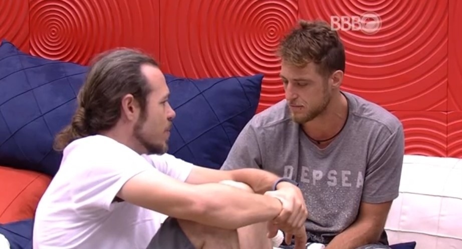 25.jan.16 - Os líderes Daniel e Tamiel falam sobre a votação do último domingo (24), a primeira do "BBB16" - Reprodução/ TV Globo