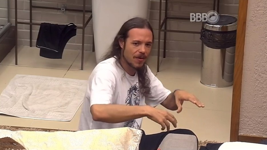 22.jan.16 - Tamiel se queixa da falta de organização na casa - Reprodução/ TV Globo