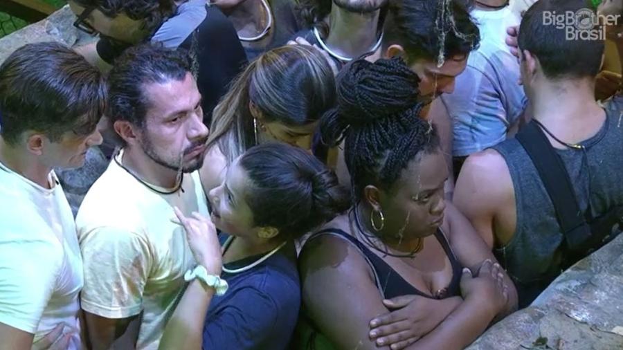 Roberta faz cara feia após brigar com Marcos na prova de resistência - Reprodução/TV Globo
