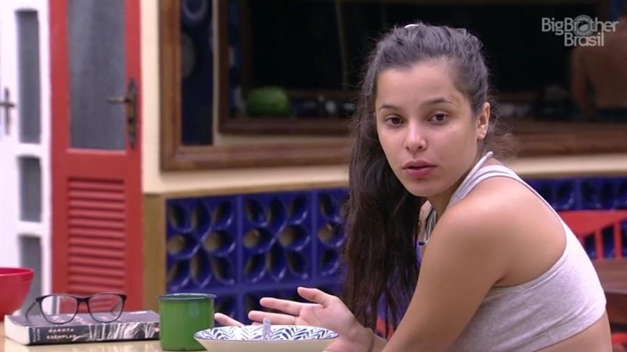 Emilly critica Marcos durante discussão na cozinha - Reprodução/ TV Globo