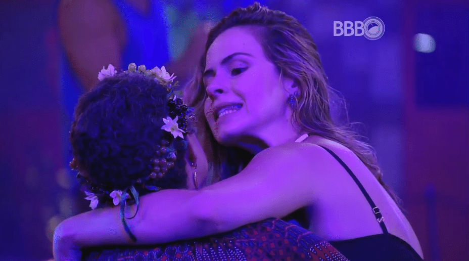 25.fev.2016 - Ana Paula puxa Geralda para conversar e confessa: "Eu gosto muito de você", mas confessa que votará na sister: "Eu vou em você, para me proteger" - Reprodução/TV Globo