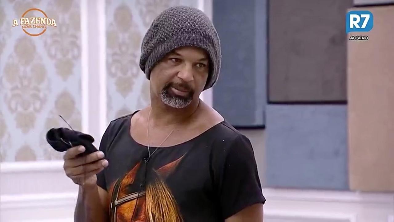 Dinei pede para ser indicado por Nahim na próxima roça - Reprodução/R7