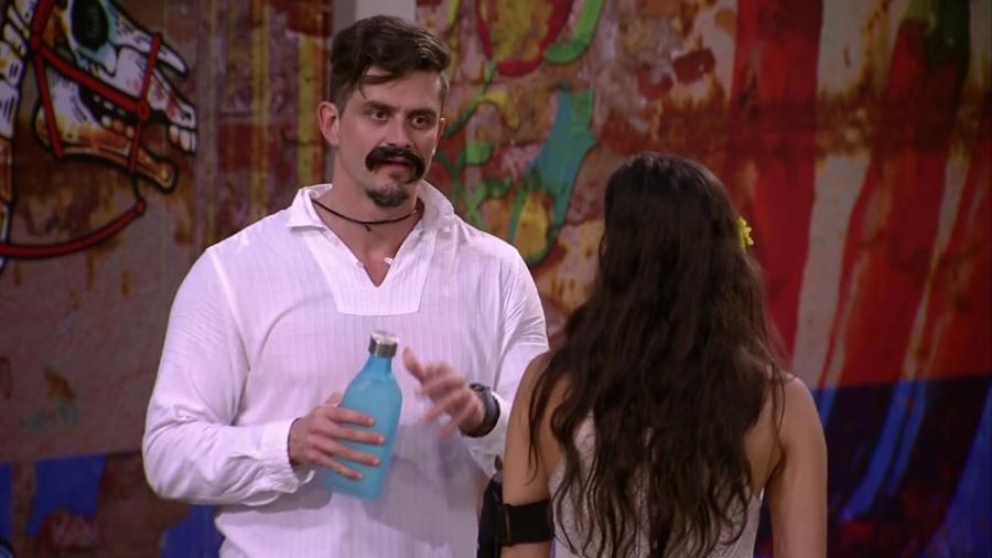 Marcos critica Marinalva em conversa com Emilly - Reprodução/TV Globo