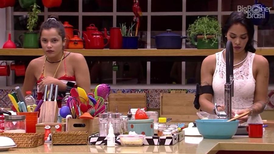 Casa tem clima tenso entre Mayara e Emilly - Reprodução/TV Globo