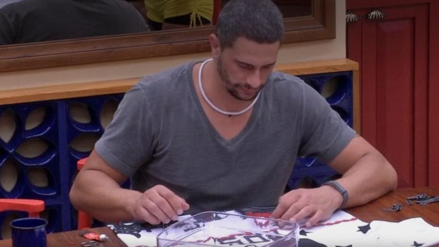 Daniel customiza abadá - Reprodução/TV Globo