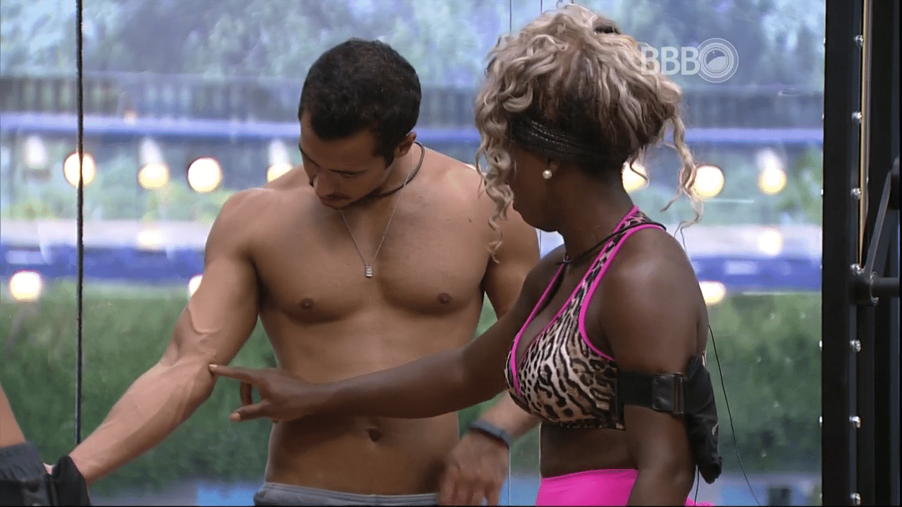3.mar.2016 - Adélia e Matheus na academia do "BBB16" - Reprodução/TV Globo