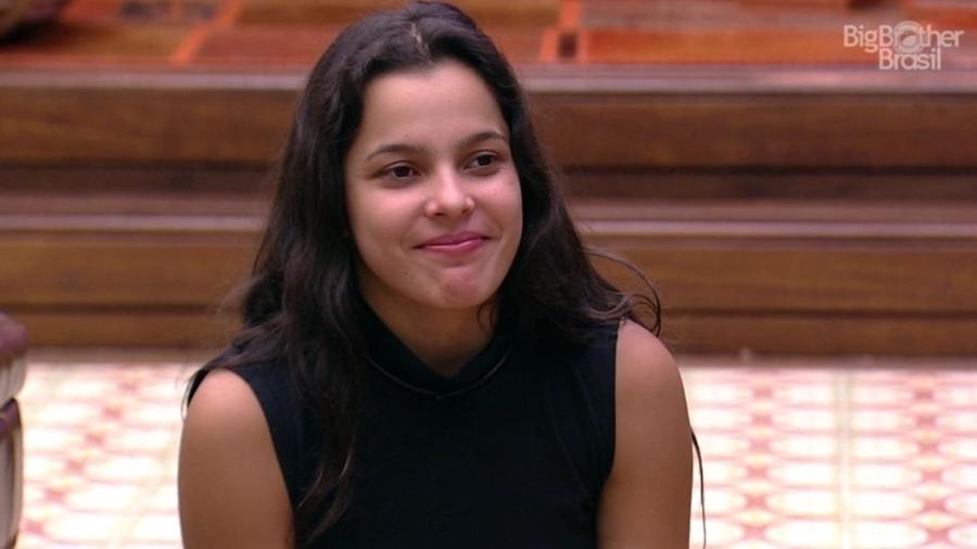 Emilly fica sem graça ao ser chamada de "mulher de cantor sertanejo" - Reprodução/ TV Globo