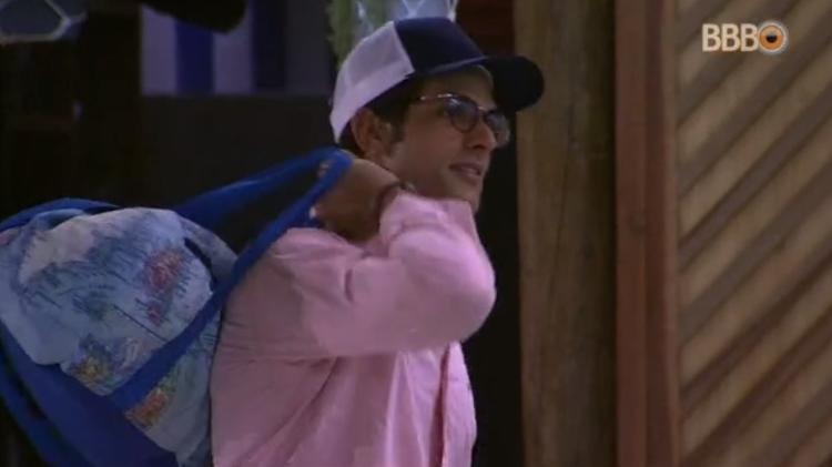 Lucas finge que é um novo participante do reality - Reprodução/Globoplay - Reprodução/Globoplay