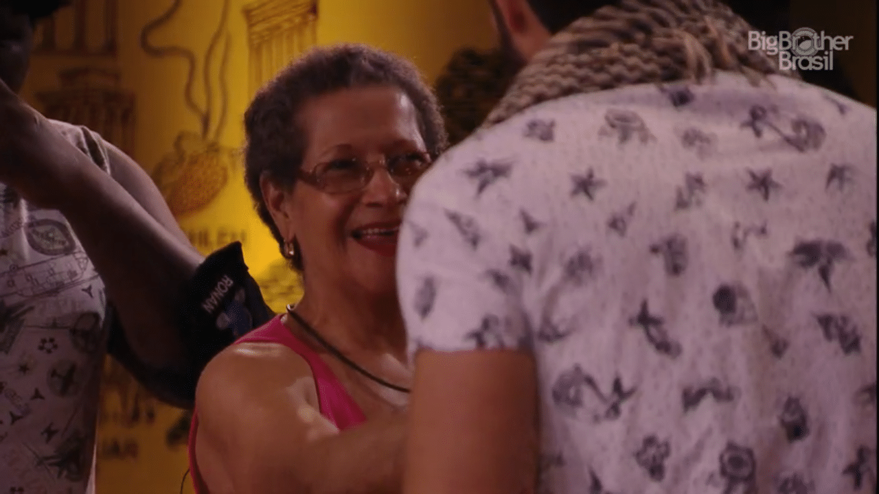 19.mar.2016 - Geralda diz que o brother libanês é uma gracinha: "Se você não pegar, eu pego" - Reprodução/TV Globo