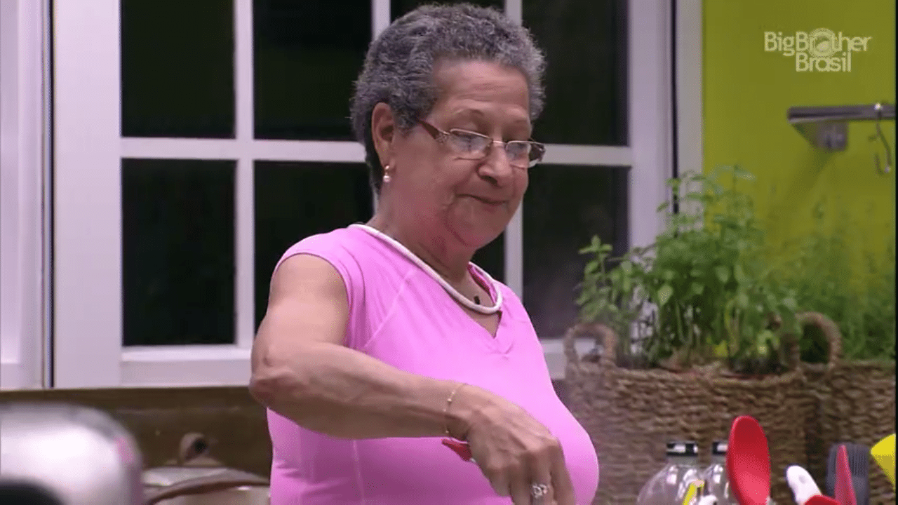 18.fev.2016 - Munik diz que veterá dona Geralda na prova do líder do "BBB16" - Reprodução/TV Globo