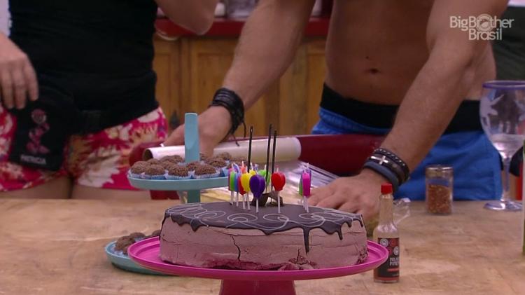 Bolo 2 - Reprodução/GloboPlay - Reprodução/GloboPlay