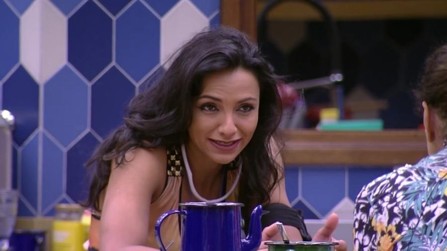 Marinalva lembra noite anterior: "E a gente ontem? Toda ardilosa" - Reprodução/TVGlobo