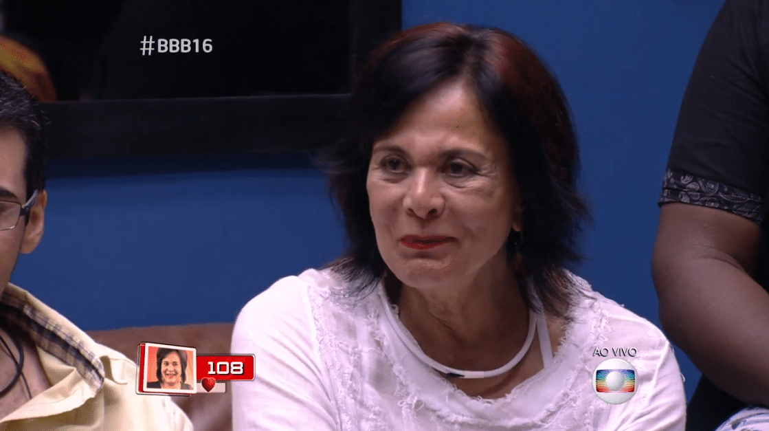 26.jan.16 - Em noite de eliminação, Harumi conversa com o apresentador do "BBB16", Pedro Bial - Reprodução/ TV Globo