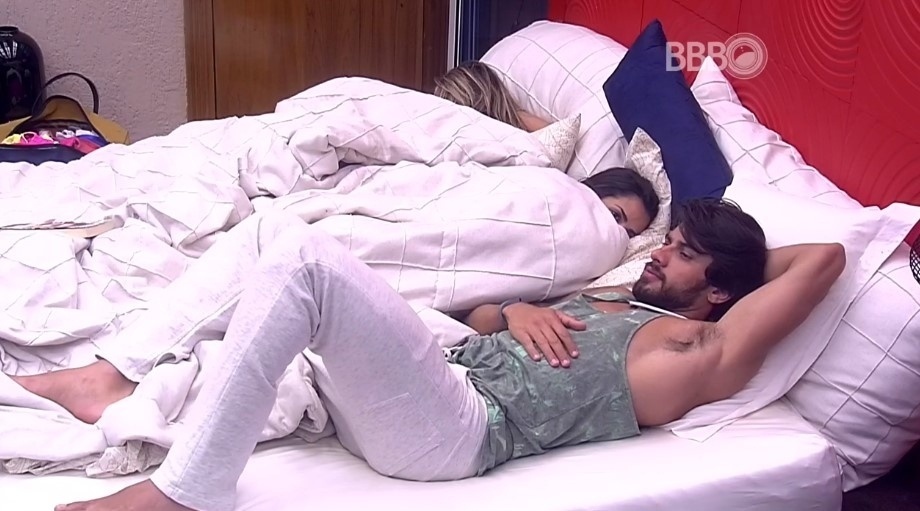 6.fev.2016 - Juliana e Renen falam sobre a amizade que têm um pelo outro - Reprodução/TV Globo