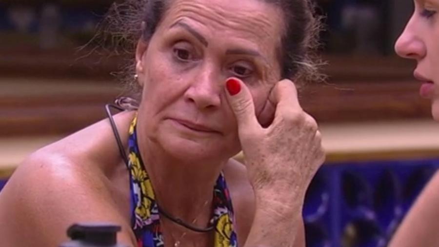 25. jan.2017 - A participante do "BBB17", Ieda se sente mal no primeiro dia na casa mais vigiada do Brasil - Reprodução/TV Globo