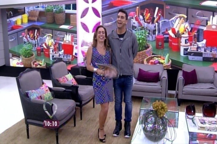 André Marques e Cissa Guimarães apresentam no "Mais Você" a decoração da nova casa do "BBB", que estreia a 16ª temporada nesta terça-feira (19) - Reprodução/Globo