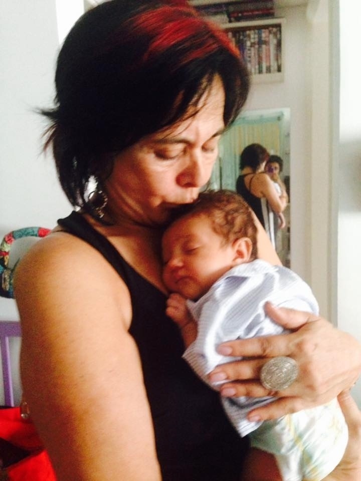 Ao entrar em confinamento, a participante do "BBB16" Harumi teve que se afastar do seu netinho - Reprodução/Facebook