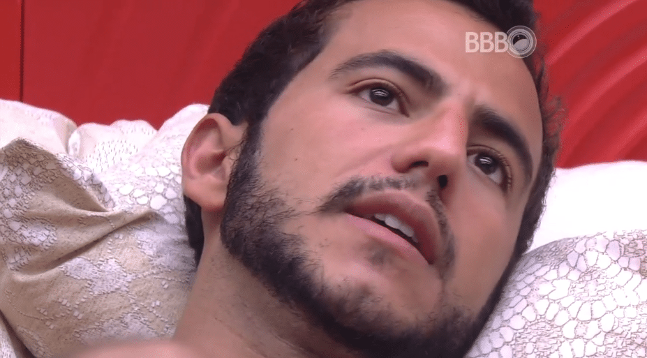 24.fev.2016 - Matheus justifica seu voto em Juliana: "Não tive escolha" - Reprodução/TV Globo